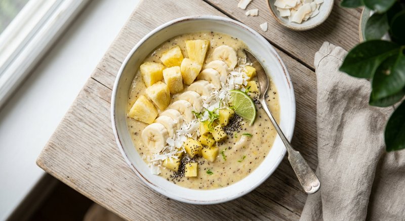 Gluten-Free Pineapple Coconut Smoothie Bowl — breakfast recipe, serves 4
